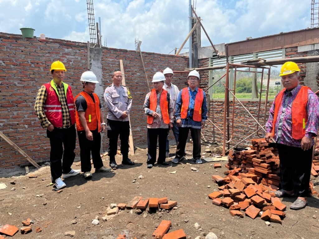 Suasana Monitoring Proyek Revitalisasi Satuan Pendidikan di SLB Bhakti Pertiwi